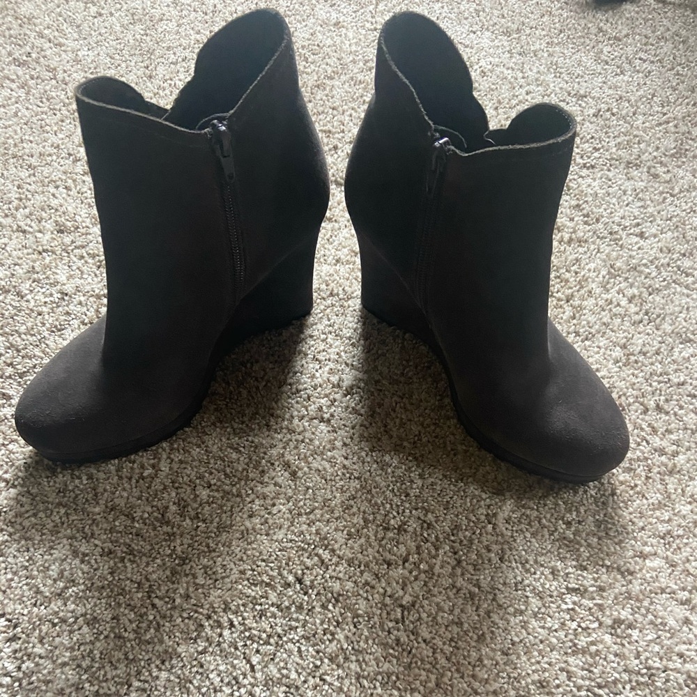Grey suede ankle boots. Euc